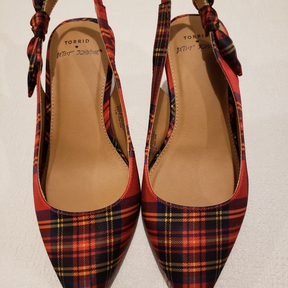 🆕BETSEY JOHNSON RED CYLINDER HEEL PUMP